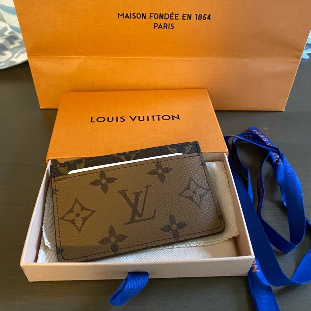 NWT Reverse LV Card Holder - Picture 1 of 7